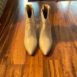 Sam Edelman White Ankle Booties Sz 9